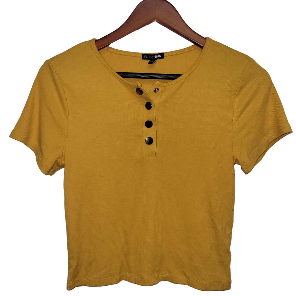 Fashion Nova Cropped Top Women's.  Size Medium.  Excellent Condition Pre-owned.